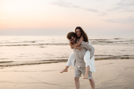 Iris Korenberg Fotografie - Koppelshoot Op Het Strand-12
